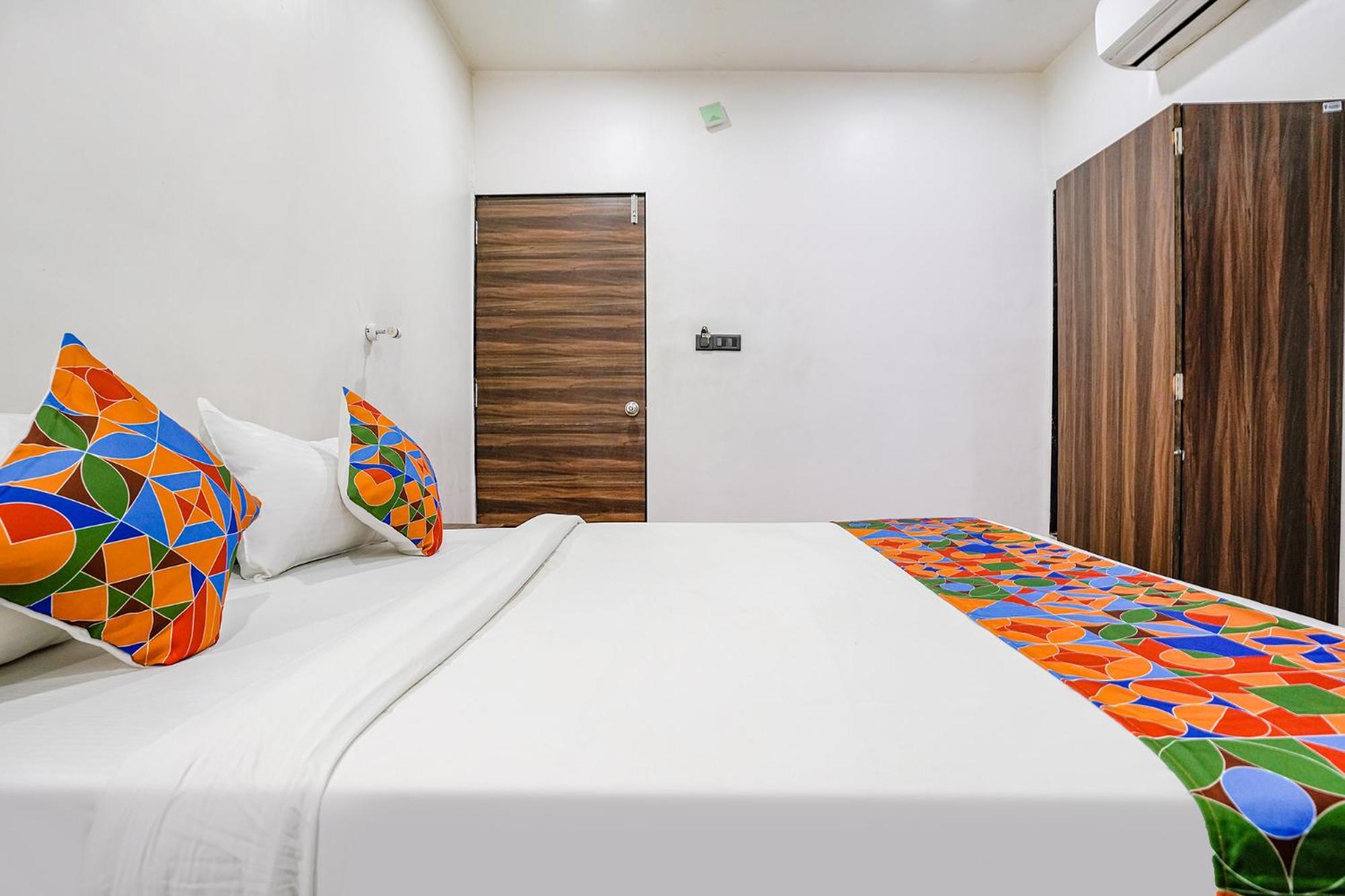Fabhotel Lotus I สุรัต ภายนอก รูปภาพ