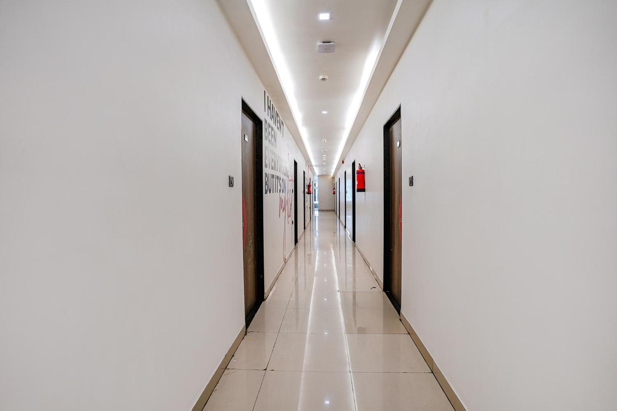 Fabhotel Lotus I สุรัต ภายนอก รูปภาพ