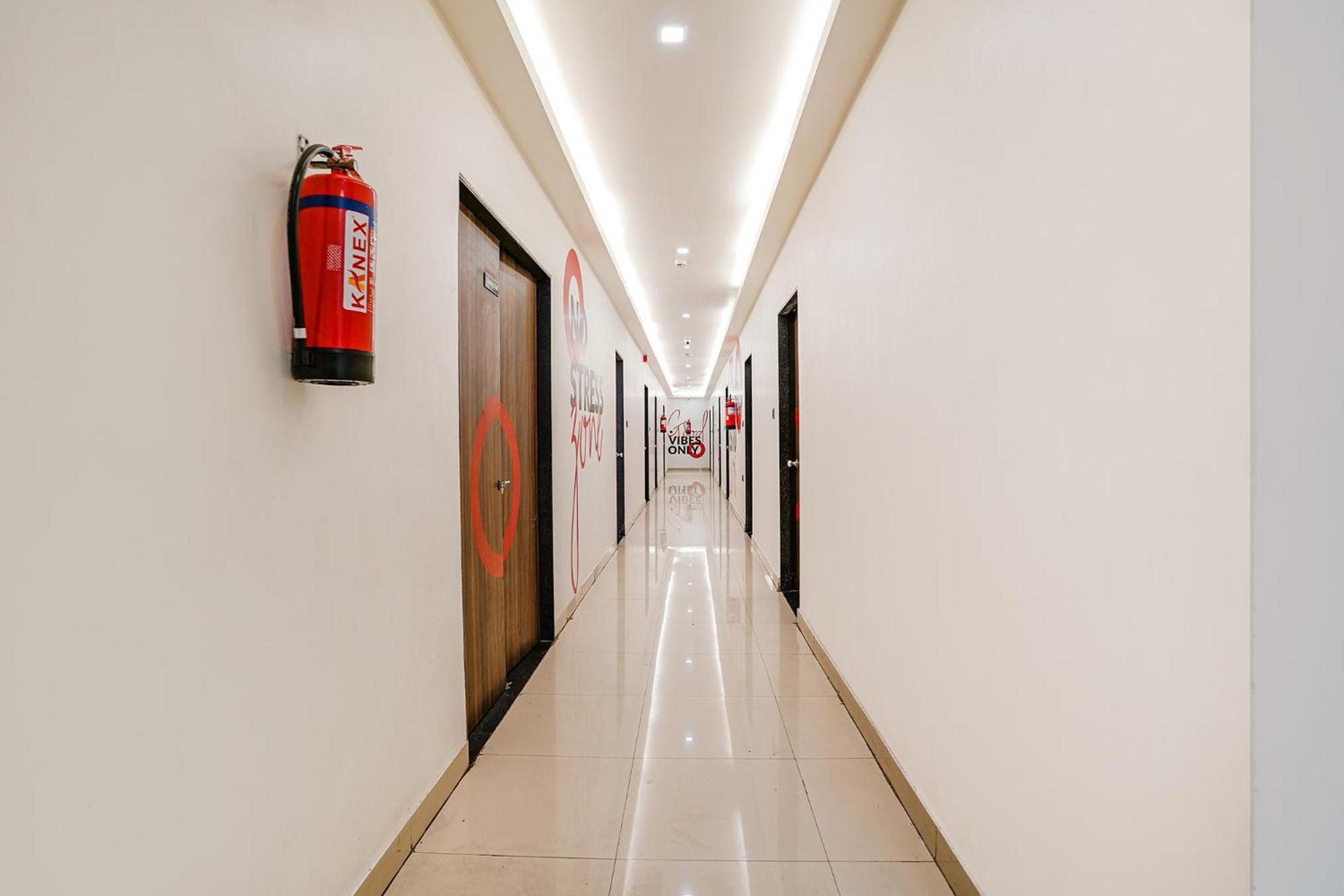 Fabhotel Lotus I สุรัต ภายนอก รูปภาพ