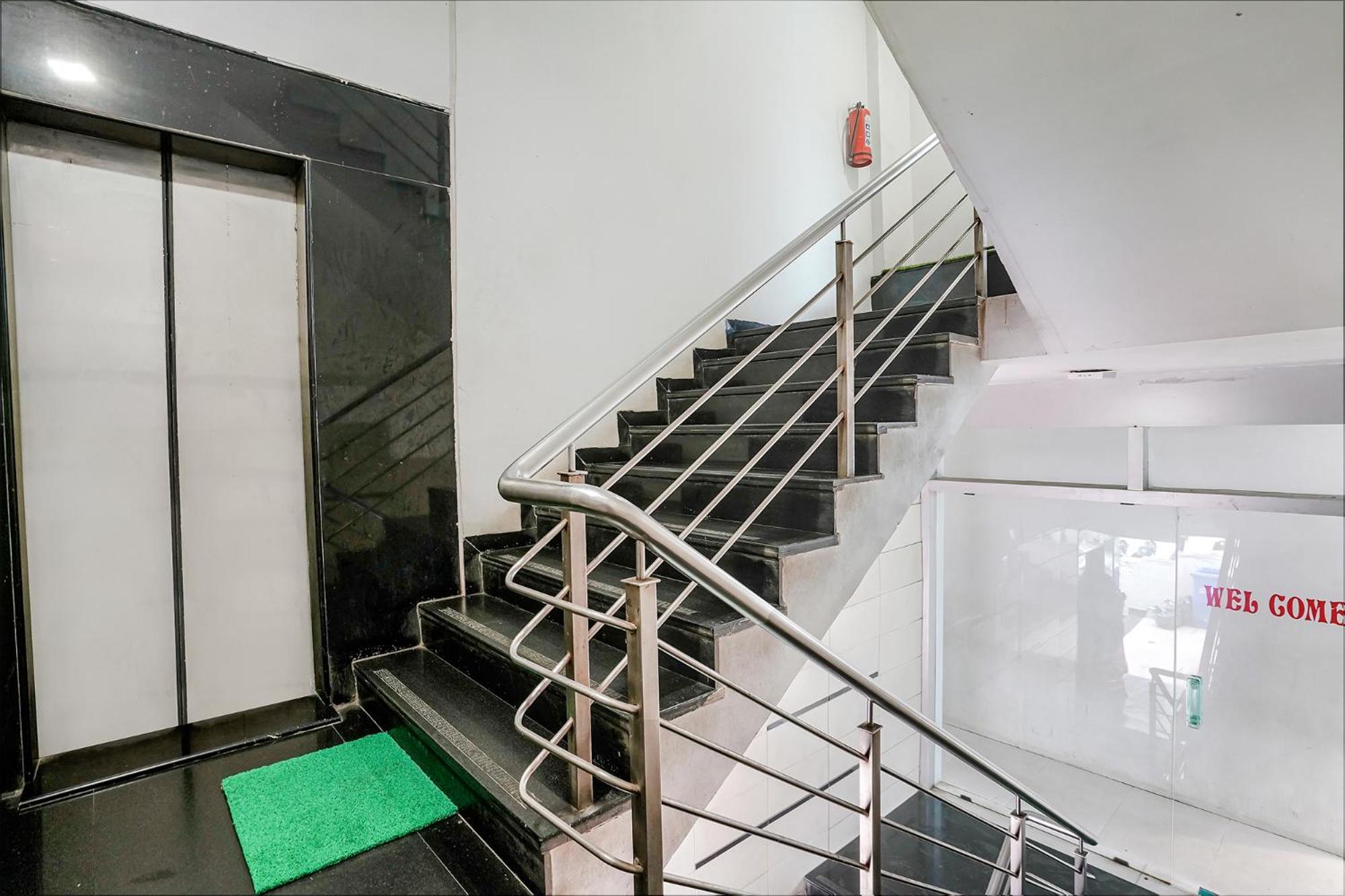 Fabhotel Lotus I สุรัต ภายนอก รูปภาพ