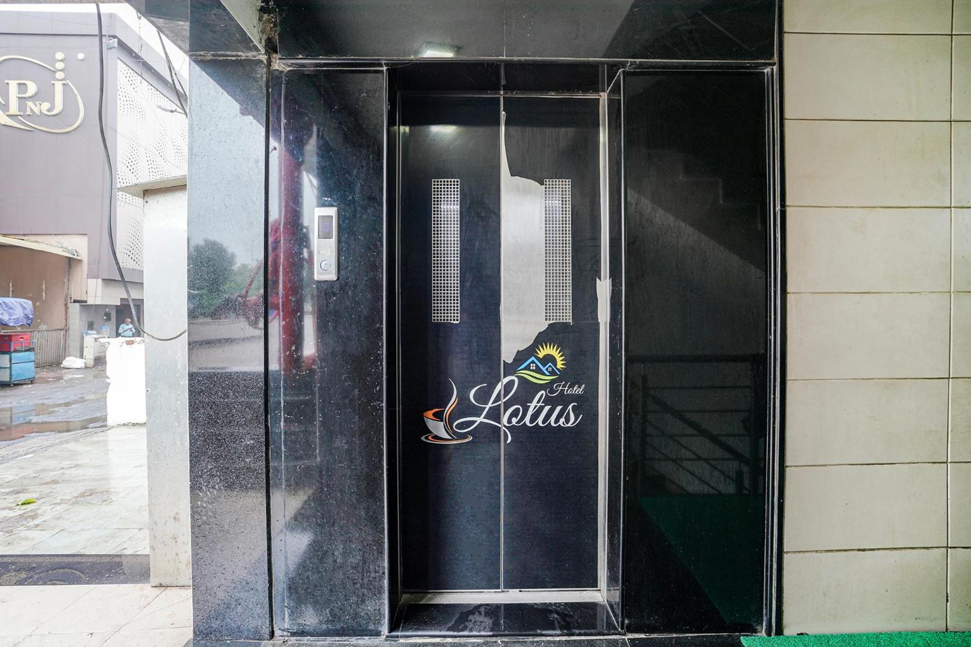 Fabhotel Lotus I สุรัต ภายนอก รูปภาพ